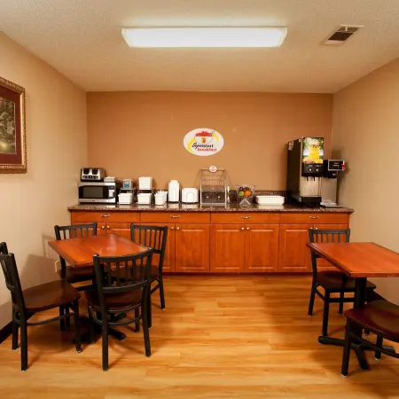 Super 8 by Wyndham Fairmont