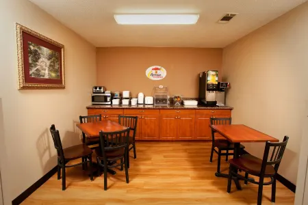 Super 8 by Wyndham Fairmont