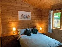 Lodge with River View - Sleeps 6 - Pet Friendly - Pysäköinti