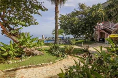 Home Sweet Home Resort Отели в г. Запад Энд