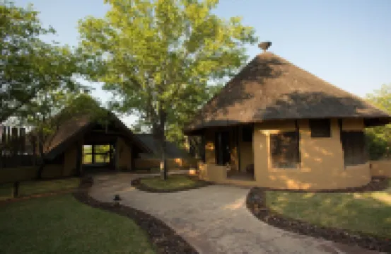 Mopane Bush Lodge فنادق في 