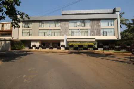 Maple Ivy- A Boutique Hotel Отели в г. Алибаг