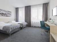 Hotel Silver Hotels near 85 Gallery