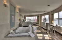 The Lonsdale Quay Hotel Hotels in Greater Vancouver