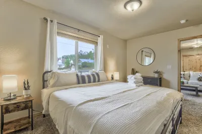 Little Bear Hotel in zona Santa Fe Springs