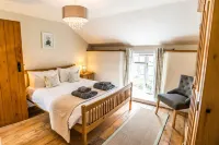 Somerset Country Escape - Luxury Barns with Hot Tubs