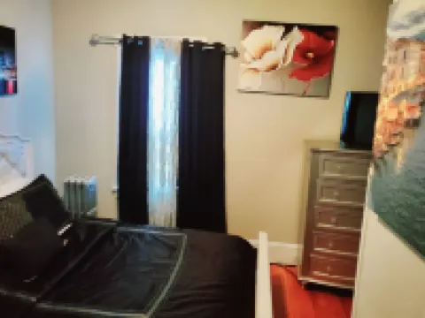 Upscaled Home in a Quiet Neighborhood Hotels in Springfield