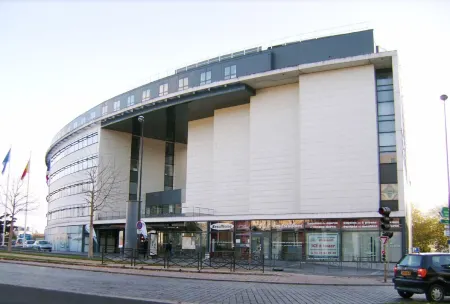 Séjours & Affaires Orléans Jeanne d'Arc Отели в г. Шеси