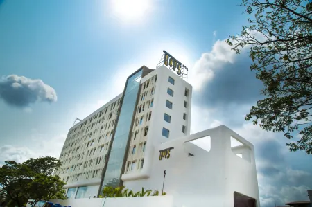 Keys Select by Lemon Tree Hotels, Kochi Отели рядом со станцией Metro  Aluva Railway Station