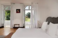 Chateau de Briançon Hotels in Villevêque