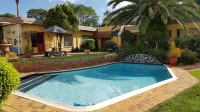 Jubilee Lodge Guest House - parking