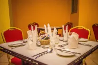 Eland Safari Hotel Nyeri - พร้อมอาหารเช้า