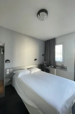 Brit Hotel Marvejols Отели в г. Омон-Обрак