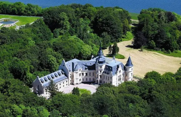 拉爾斯維克城堡酒店