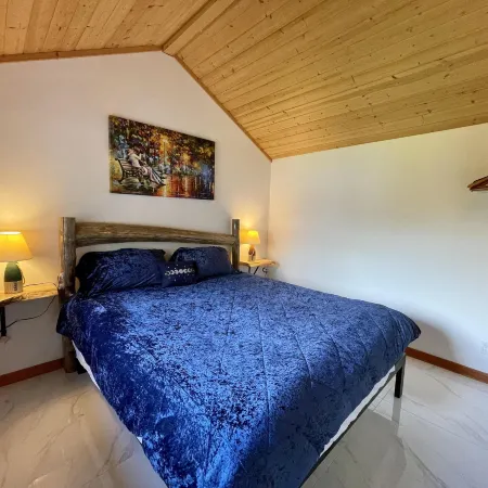 Private Oceanfront Cabin and Hot Tub! - Gww
