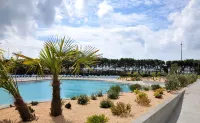 Axis Vermar Conference & Beach Hotel - Kolam Renang