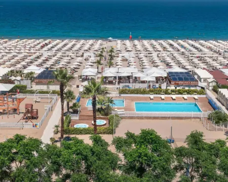 ホテル ルンゴマーレ リッチョーネのホテル