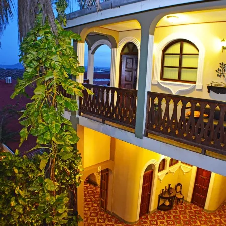 Hotel Los Balcones Leon Отели в г. Леон