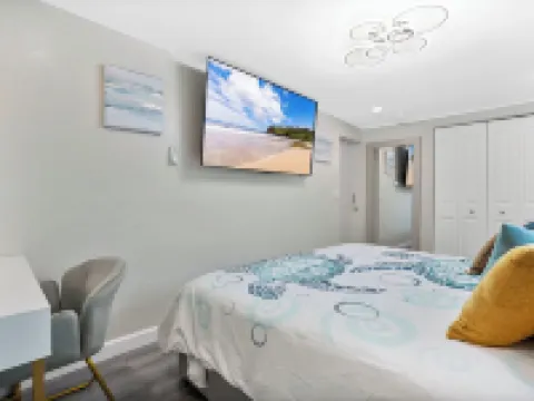 Turtle Walk - Walk to Gorgeous Beach! WALK to 12 different Restaurants! Hoteles en Longboat Key