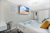 Turtle Walk - Walk to Gorgeous Beach! WALK to 12 different Restaurants!