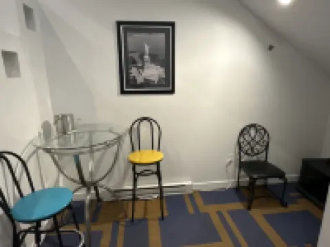 Chateau Avalon Hotels in Wyandotte County