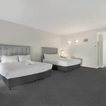 Caledonian Hotel Motel