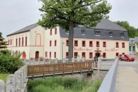 Gasthof Und Hotel Roter Hirsch Hotels near Evang.-luth. Kirche Falkenau
