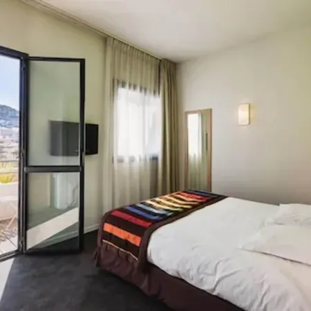 Esatitude Hotel