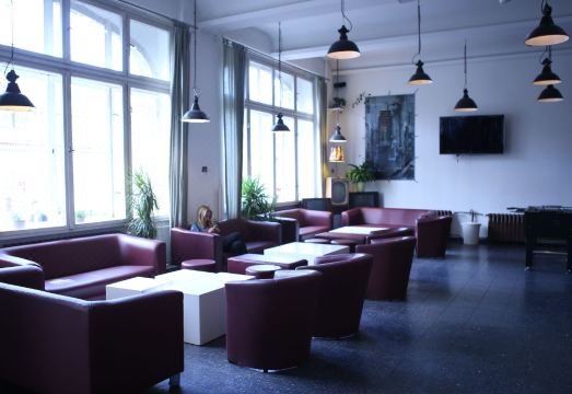 1. 인더스트리에팔라..