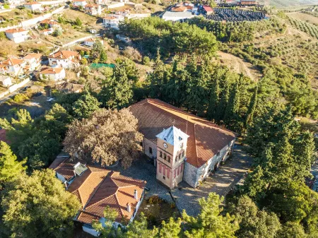 Viraggas Traditional Hotel