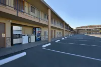 Crown Hotel - Motels