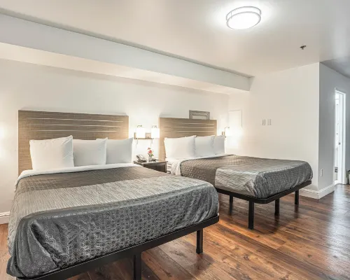 The Greens Hotel on Del Paso Các khách sạn gần Khu thương mại hội chợ Arden