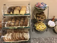 Quality Inn & Suites - breakfast