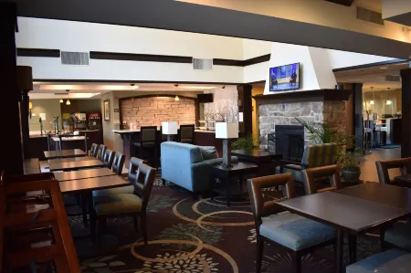 Staybridge Suites Cranbury-South Brunswick Отели рядом с достопримечательностью «Педди Скул»