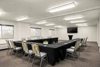 Oxford Suites Redding Отели в г. Реддинг