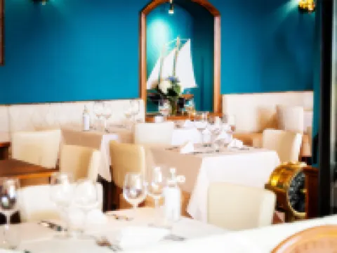 Au Major Davel Hotels in Cully