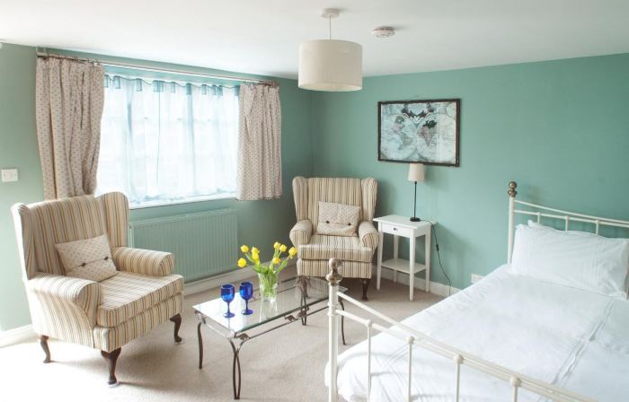 The Lodge Quaint Georgian Apartment, Wifi and Parking, Near Bath