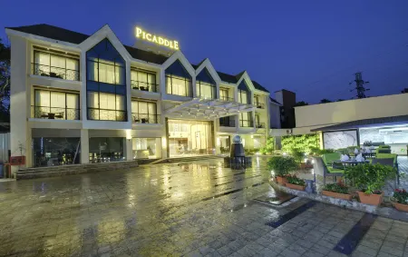 Meritas Picaddle Resort Lonavala Отели рядом с достопримечательностью «Tiger’s Point»