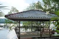 Ko Nokyai Resort Hotels in Tha Mai District