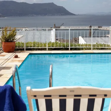 The Grosvenor Guest House & Self Catering Отели рядом с достопримечательностью «Пляж Лонг-Бич»