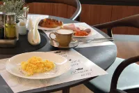 Queen's Hotel - Zebra Centre - breakfast