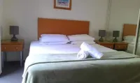 Beaches on Wave Street Hotels in Mudgeeraba