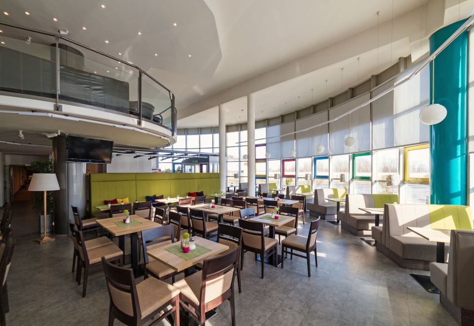 5. 라이프 호텔..