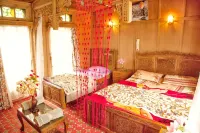 New Bul Bul Houseboat Dal Lake - balcony
