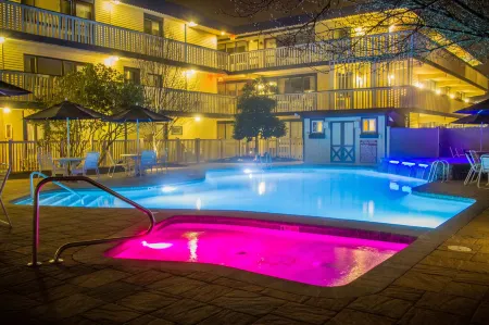 Beachcomber Resort Отели в г. Авалон