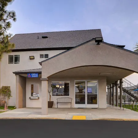 Motel 6 Buttonwillow, CA Central Отели в г. Баттонвиллоу