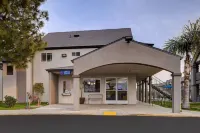 Motel 6 Buttonwillow, CA Central