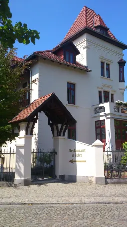 Hotel am Kurpark Отели в г. Зальцланд