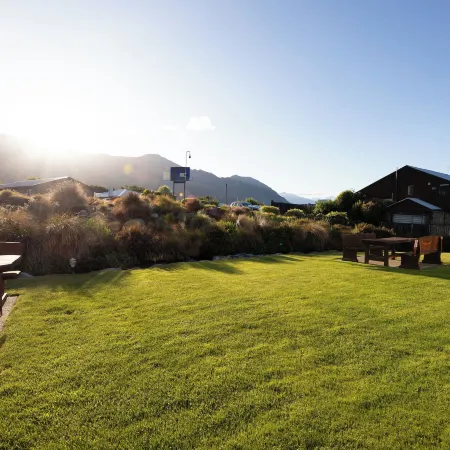 Clearbrook Motel & Serviced Apartments