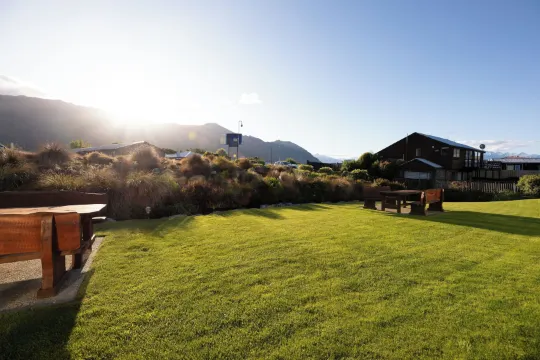 Clearbrook Motel & Serviced Apartments